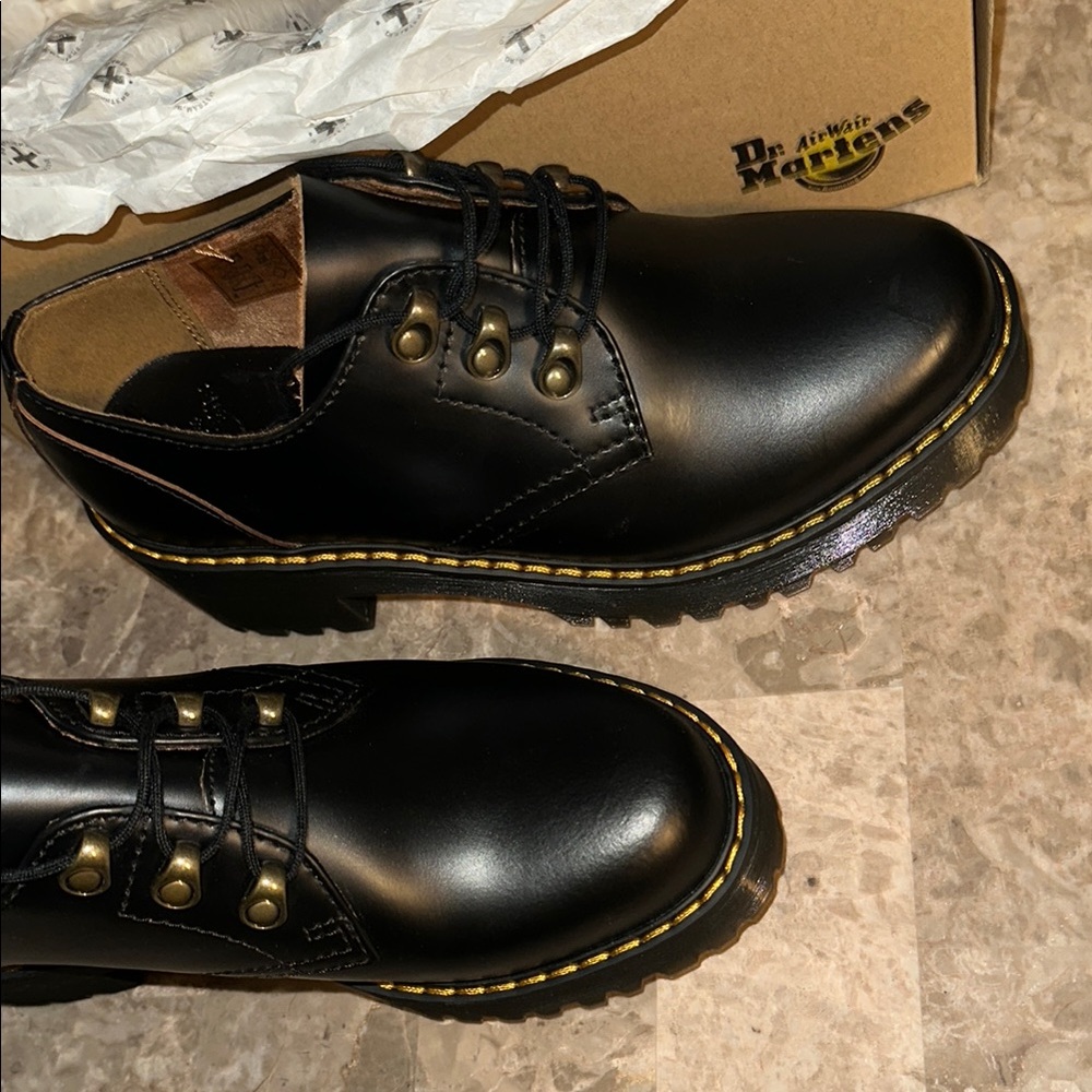 Dr. Martens Leona Lo Vintage Smooth Leather Healed Lace Up Shoes Size 8